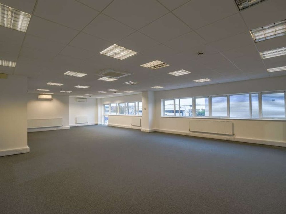Industrial Unit in Weybridge - photo 4