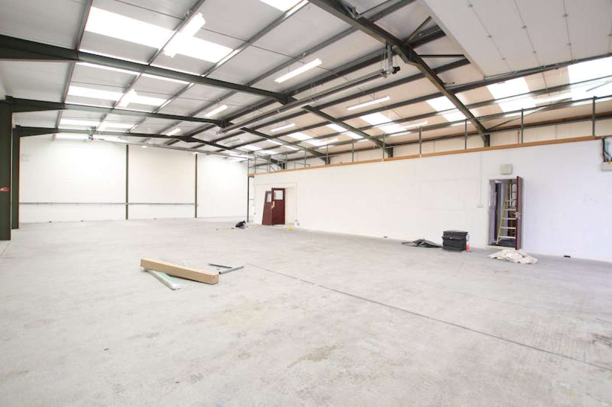 Industrial Unit in Farnham - photo 3