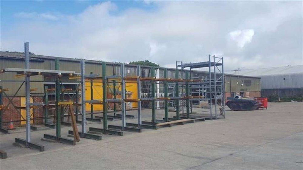 Industrial Unit in Weymouth - photo 2