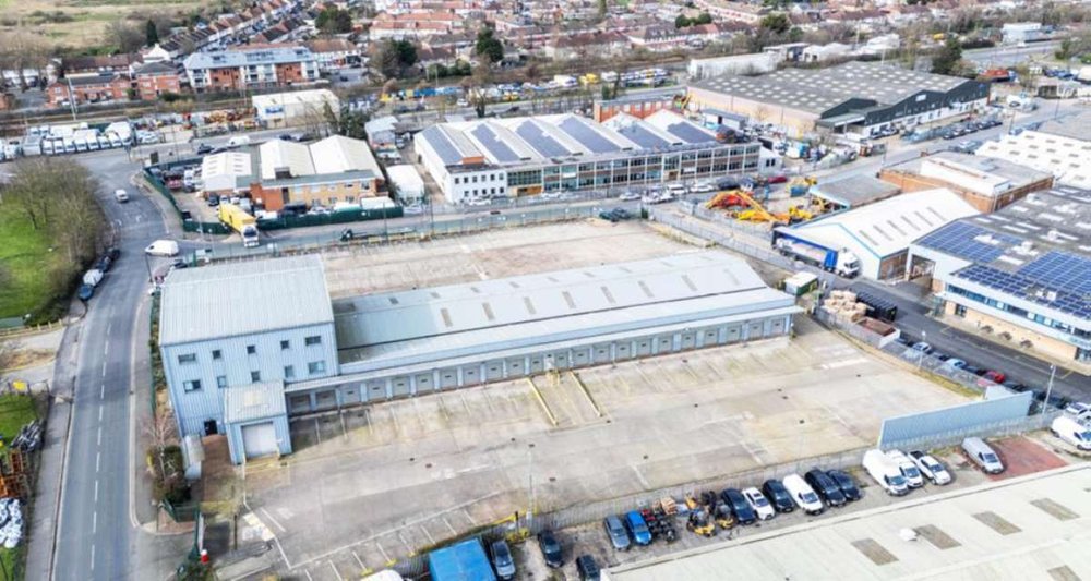 Industrial Unit in Enfield - photo 2