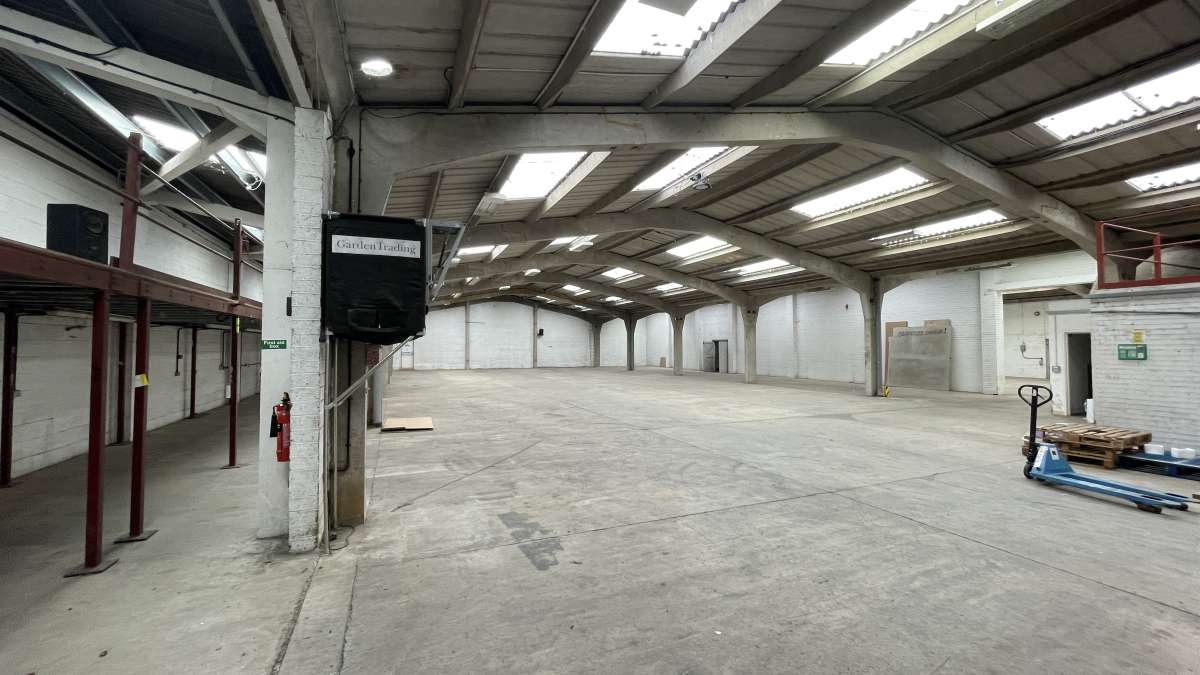 Industrial Unit in Carterton - photo 3