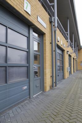 Industrial Unit in Crawley - photo 3