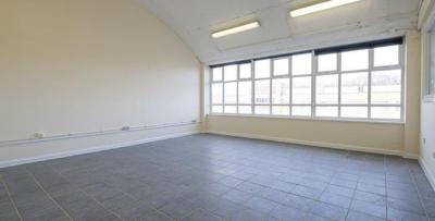 Industrial Unit in Croydon - photo 2