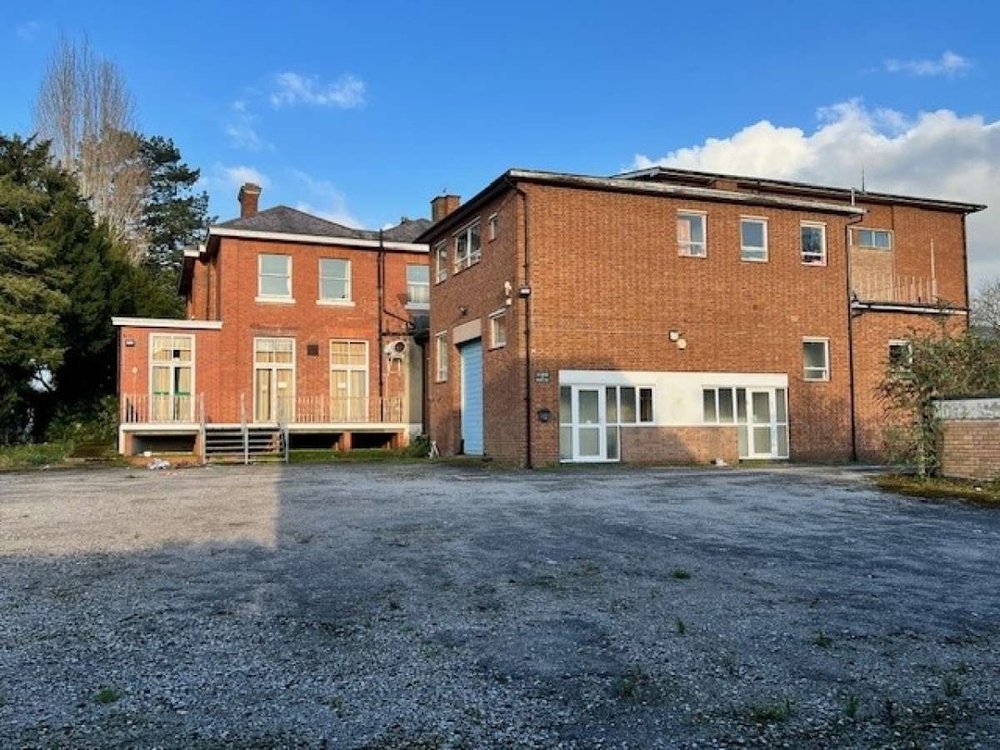 Office in Wolverhampton - photo 2