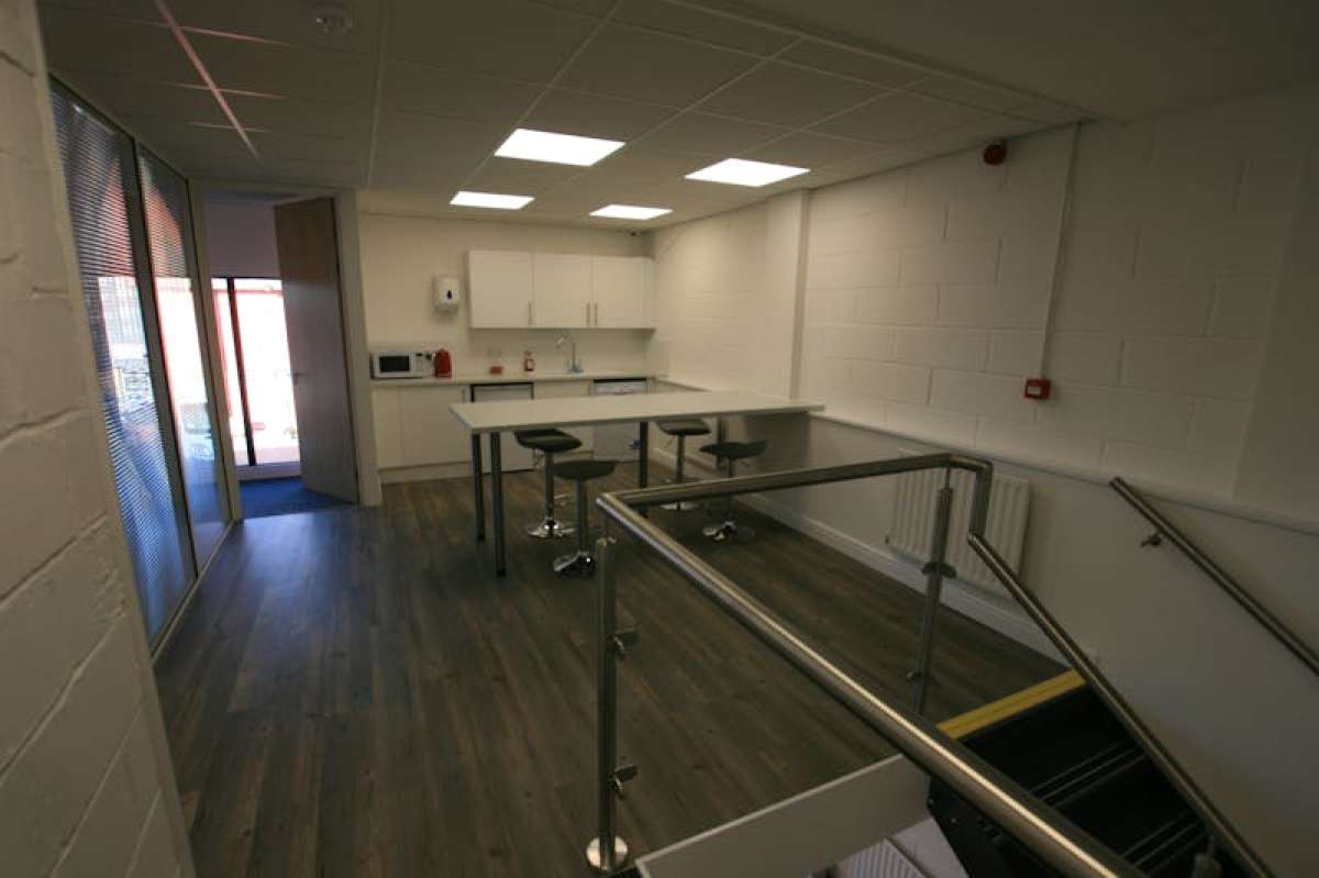 Office in Farnham - photo 3