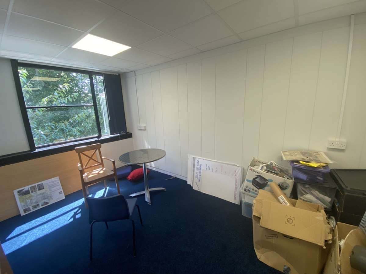 Office in Bilston - photo 4