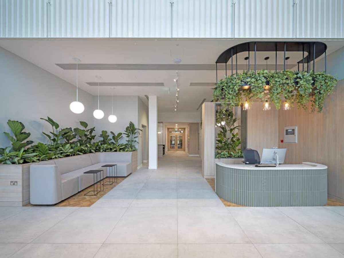 Office in Uxbridge - photo 2