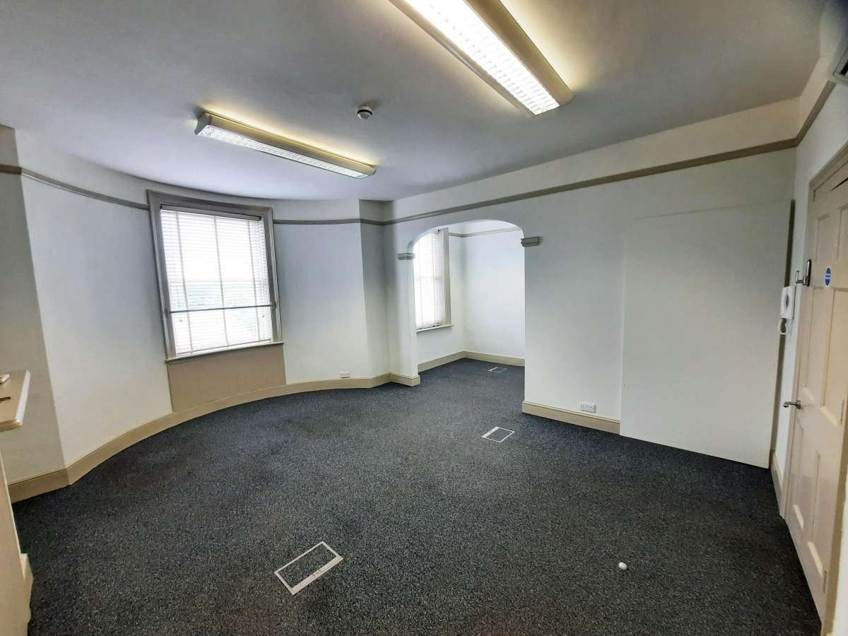 Office in Maidstone - photo 2