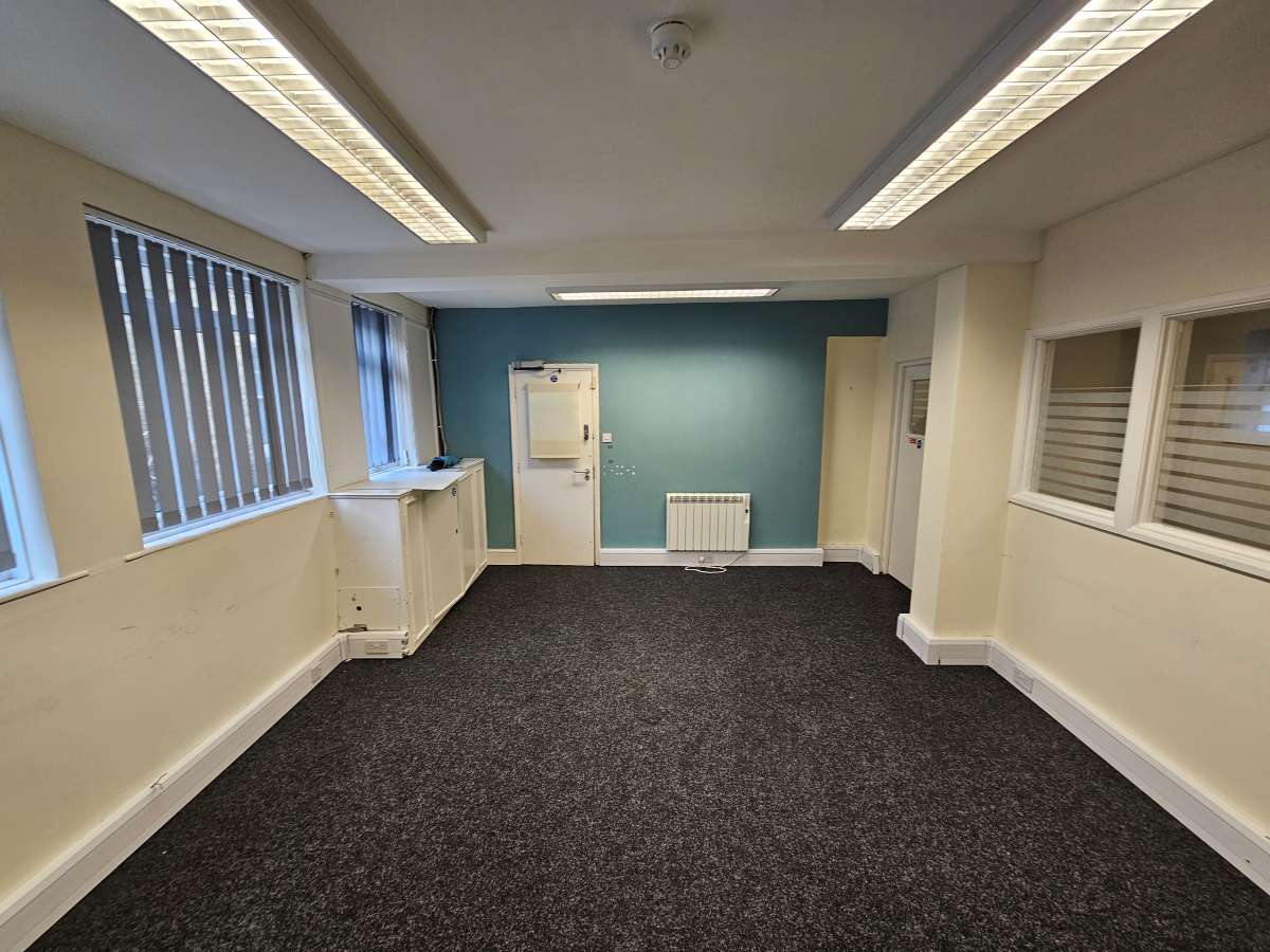 Office in Maidstone - photo 4