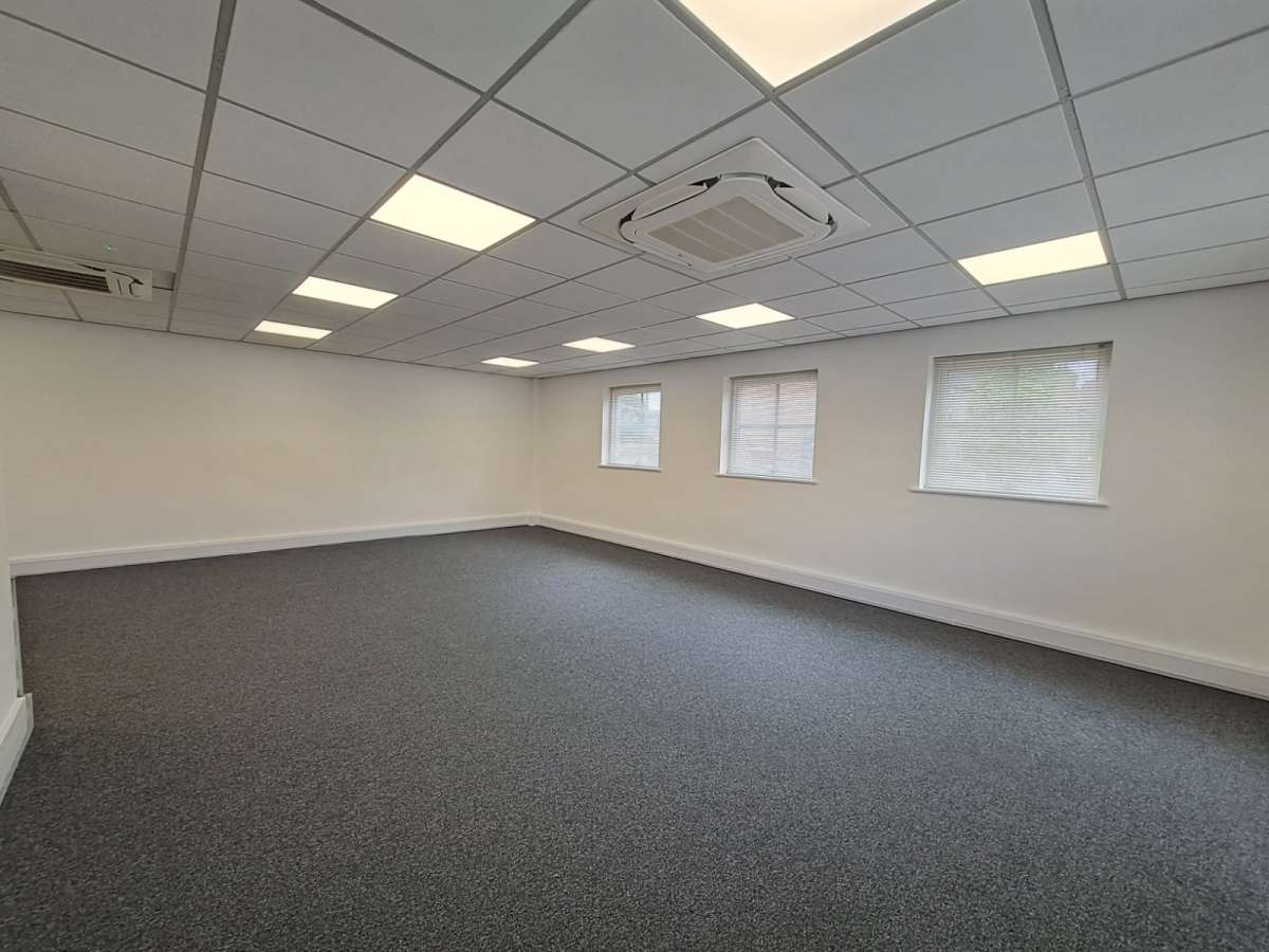 Office in Bicester - photo 4