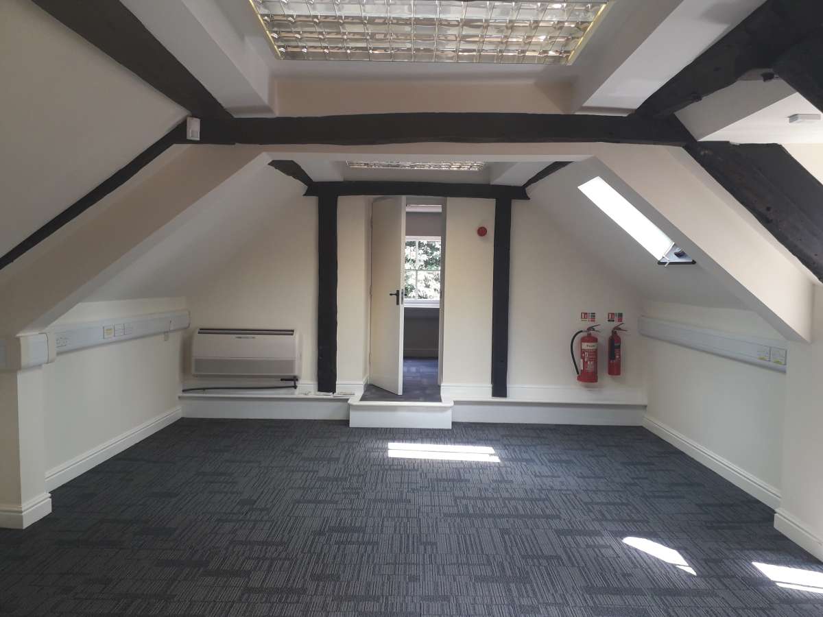 Office in Slough - photo 3