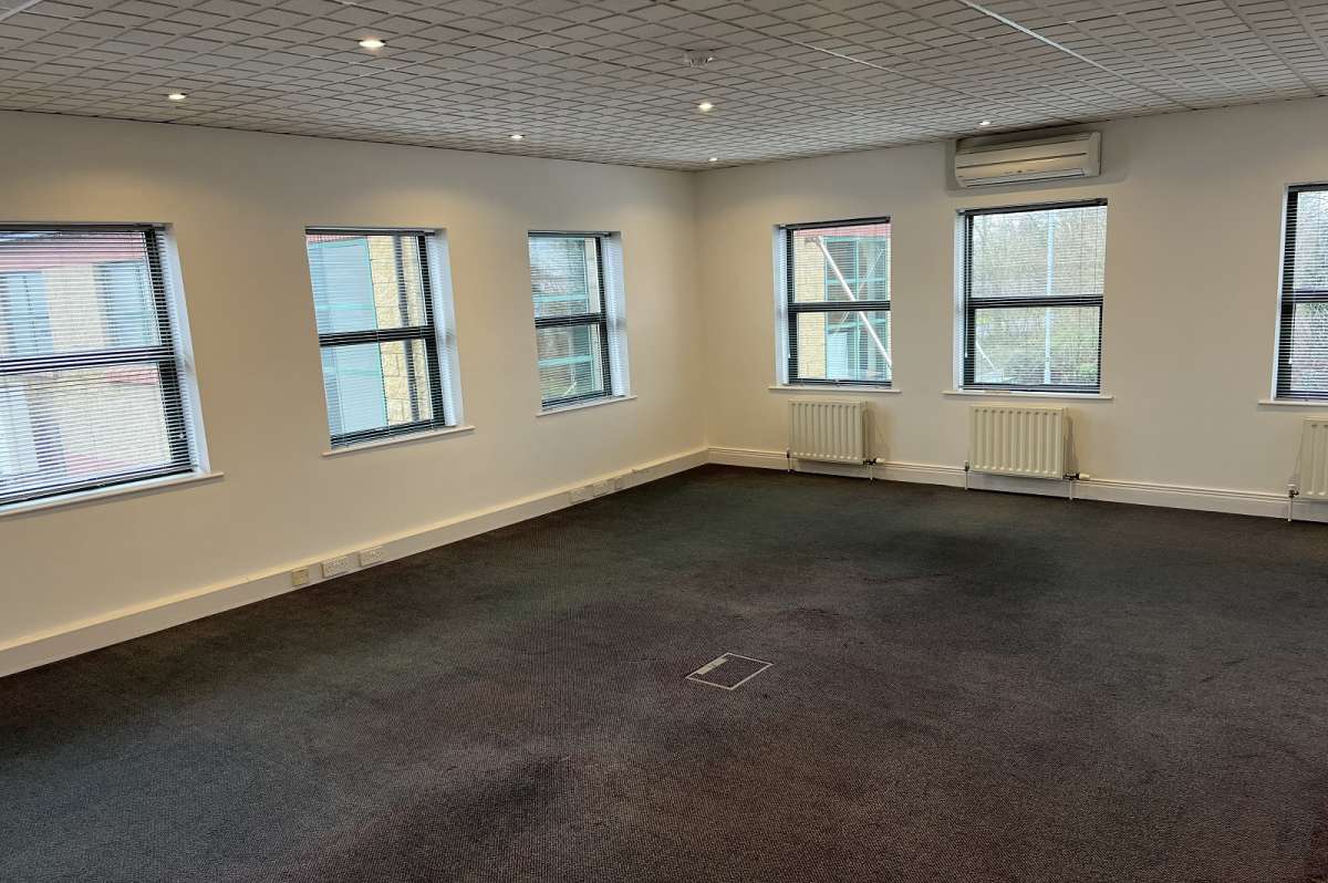 Office in Lisburn - photo 4