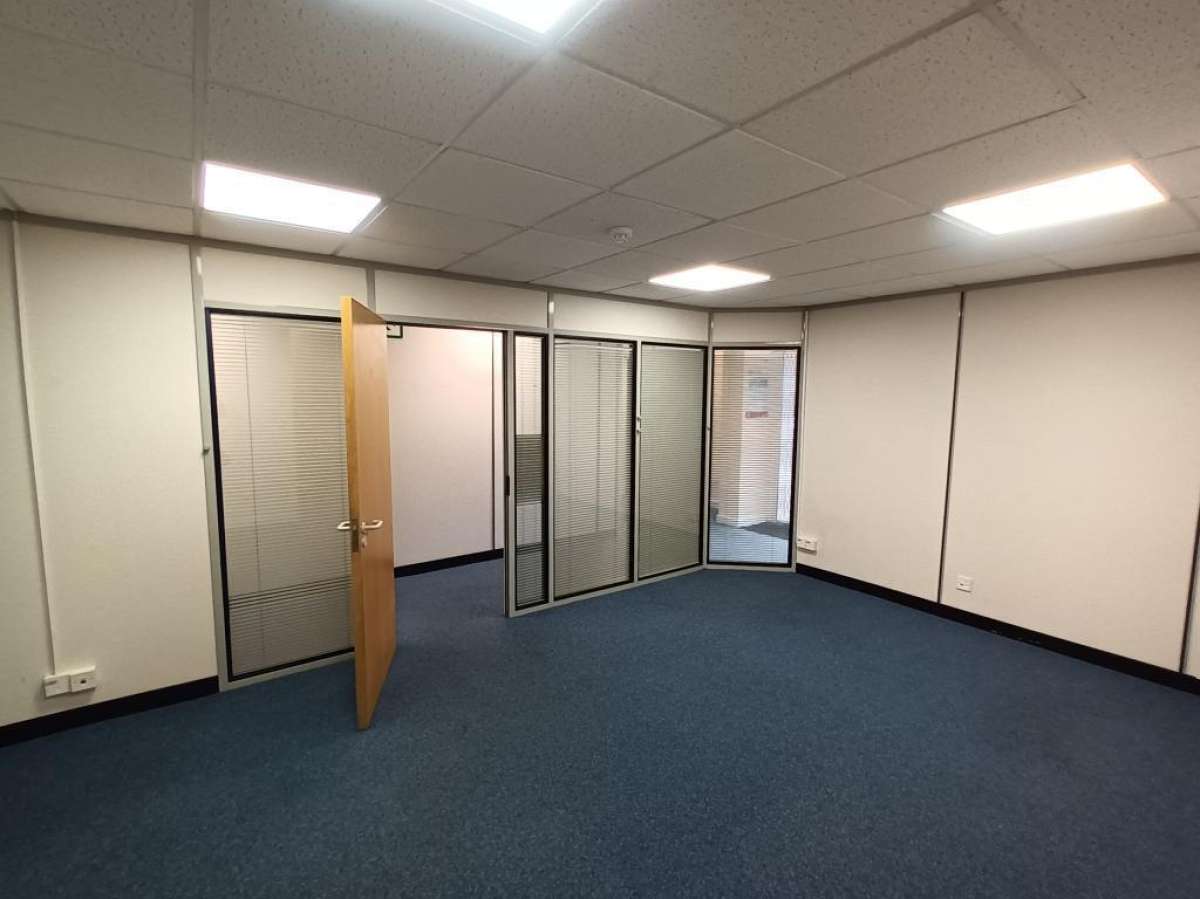 Office in Normanton - photo 3