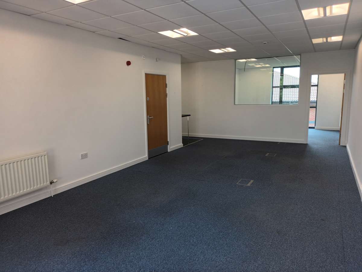 Office in Milton Keynes - photo 2