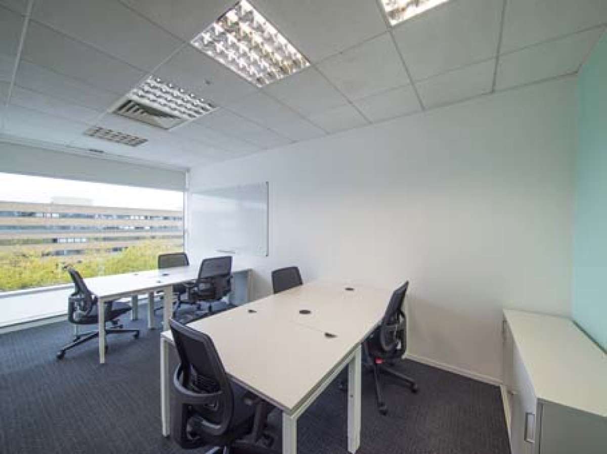 Office in Luton - photo 3