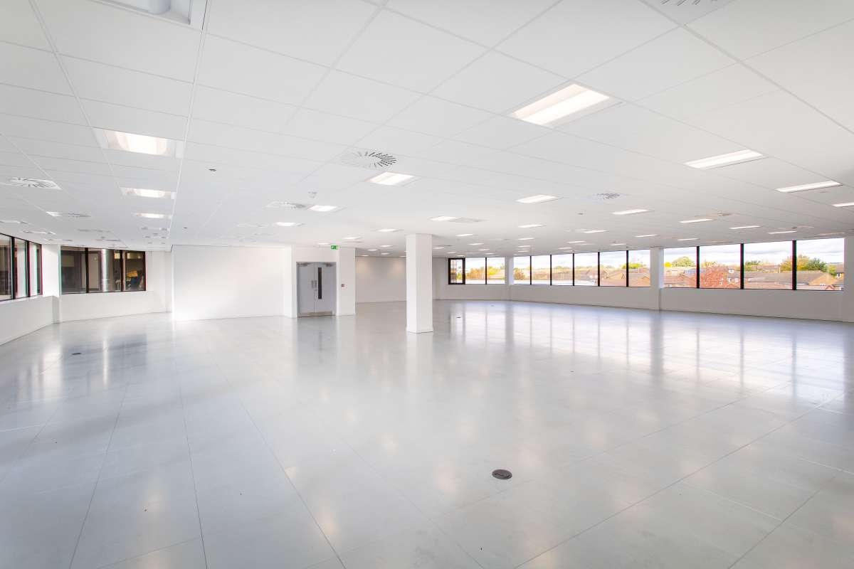 Office in Luton - photo 3