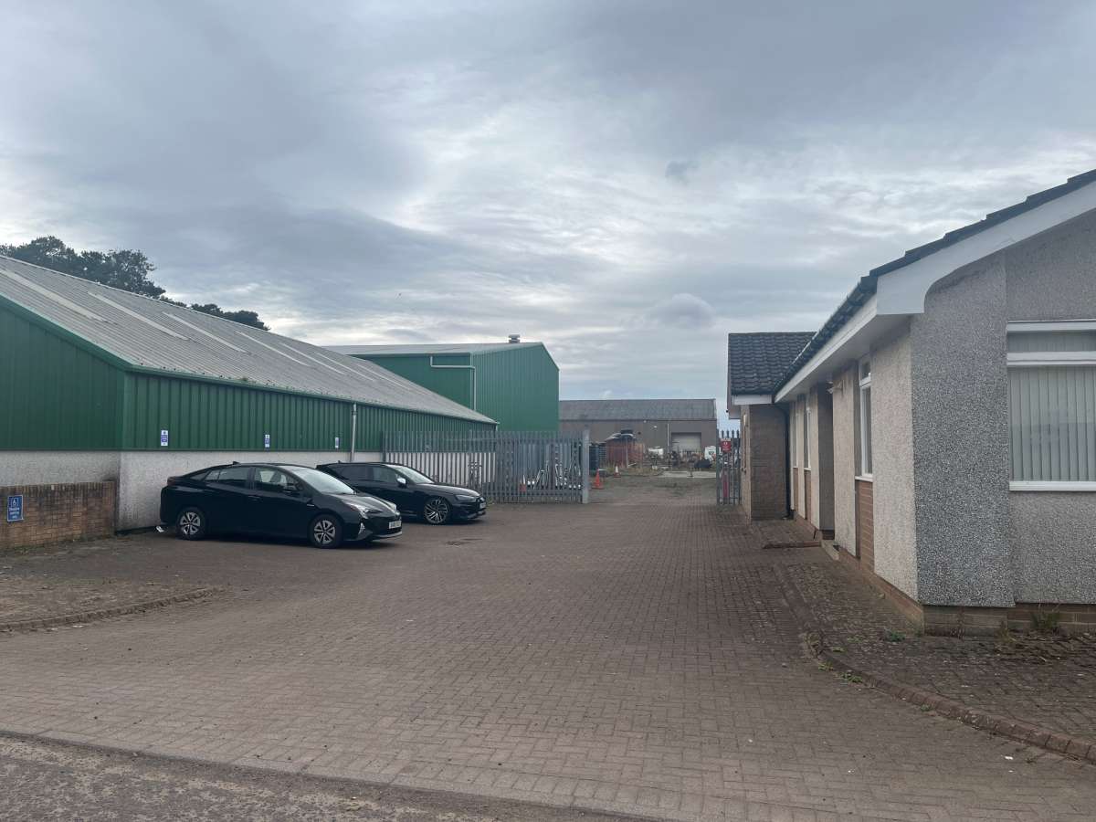 Office in Forfar - photo 2