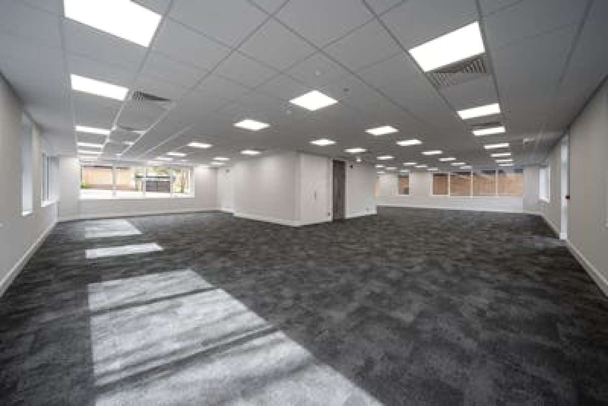 Office in Fareham - photo 4