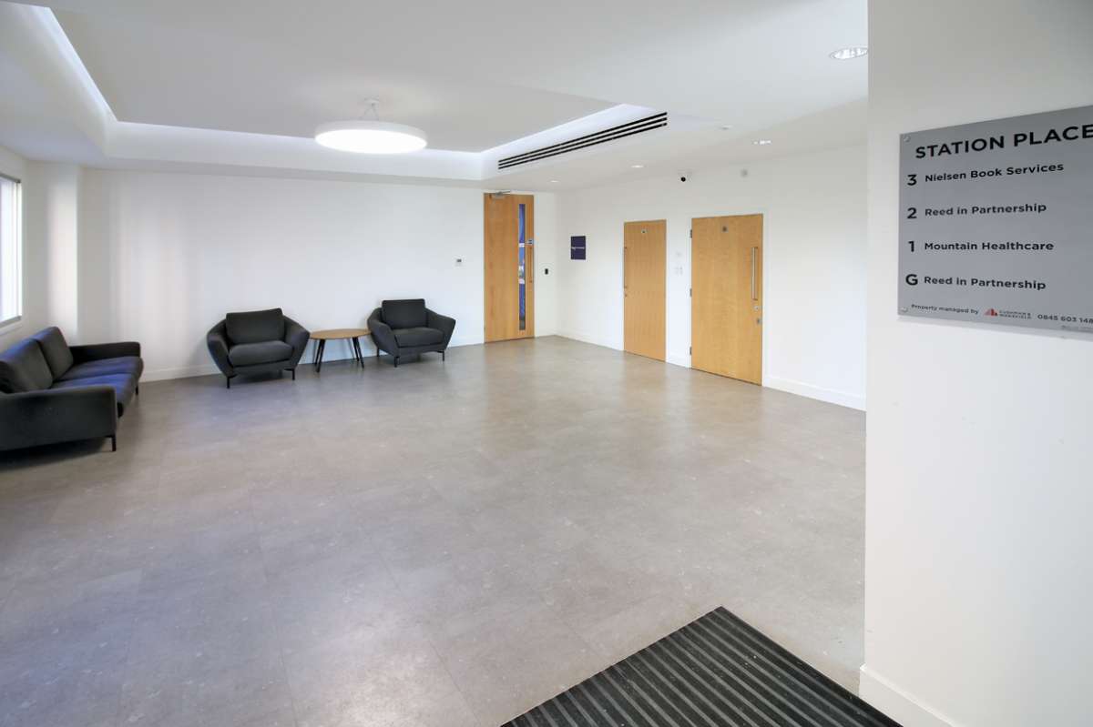 Office in Stevenage - photo 4