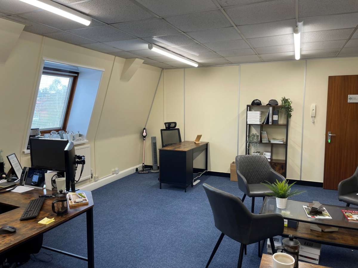 Office in Westbury - photo 2