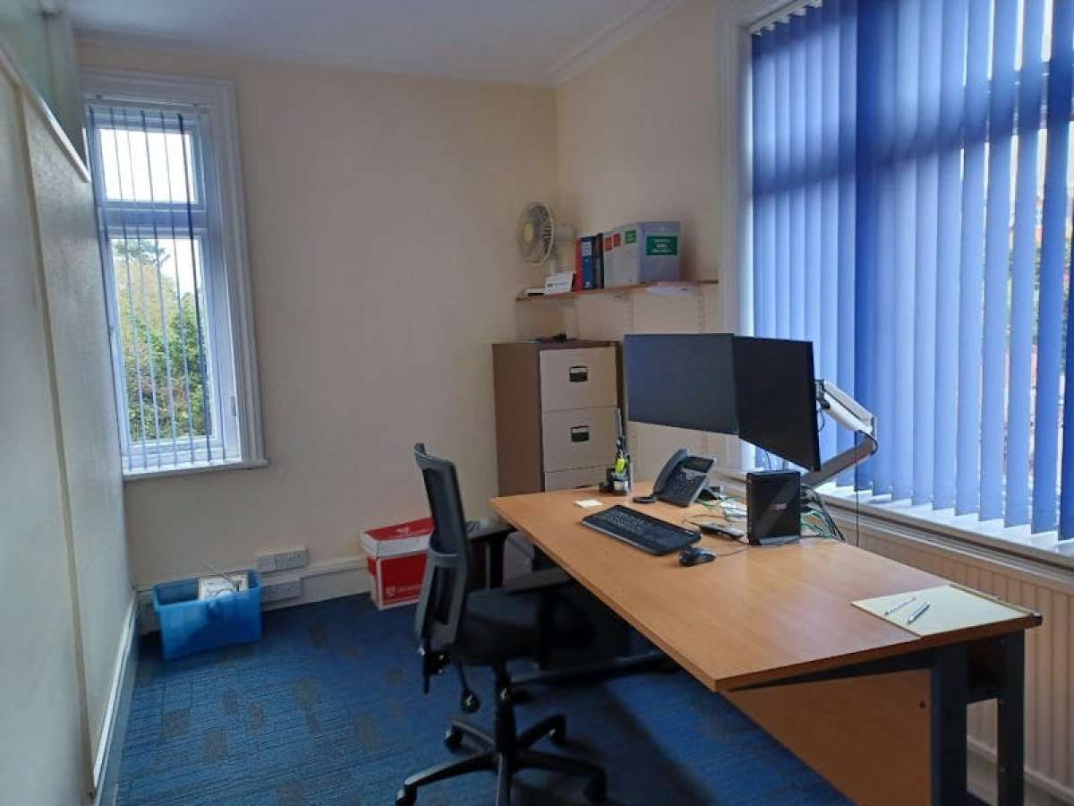 Office in Reigate - photo 3