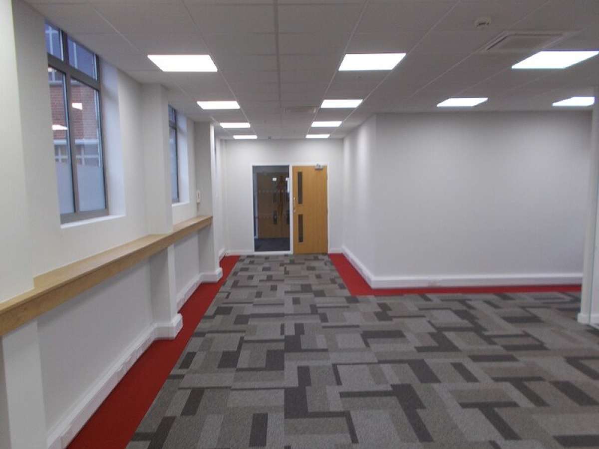 Office in Oldbury - photo 3