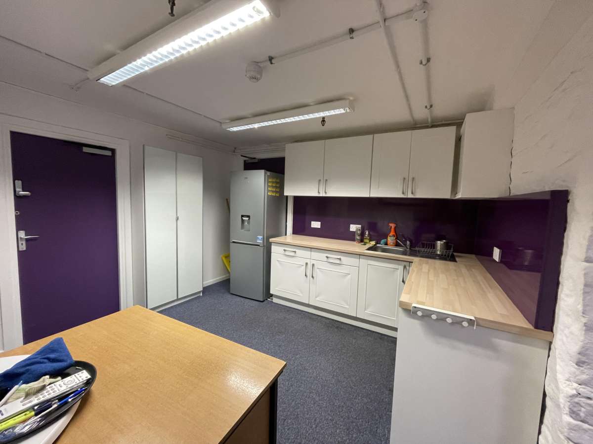 Office in Huddersfield - photo 4