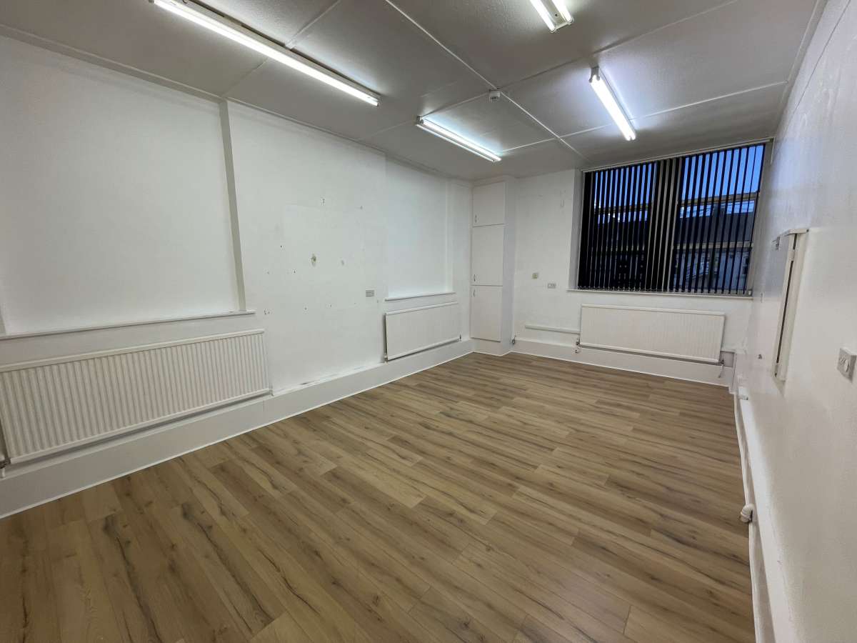 Office in Bradford - photo 2