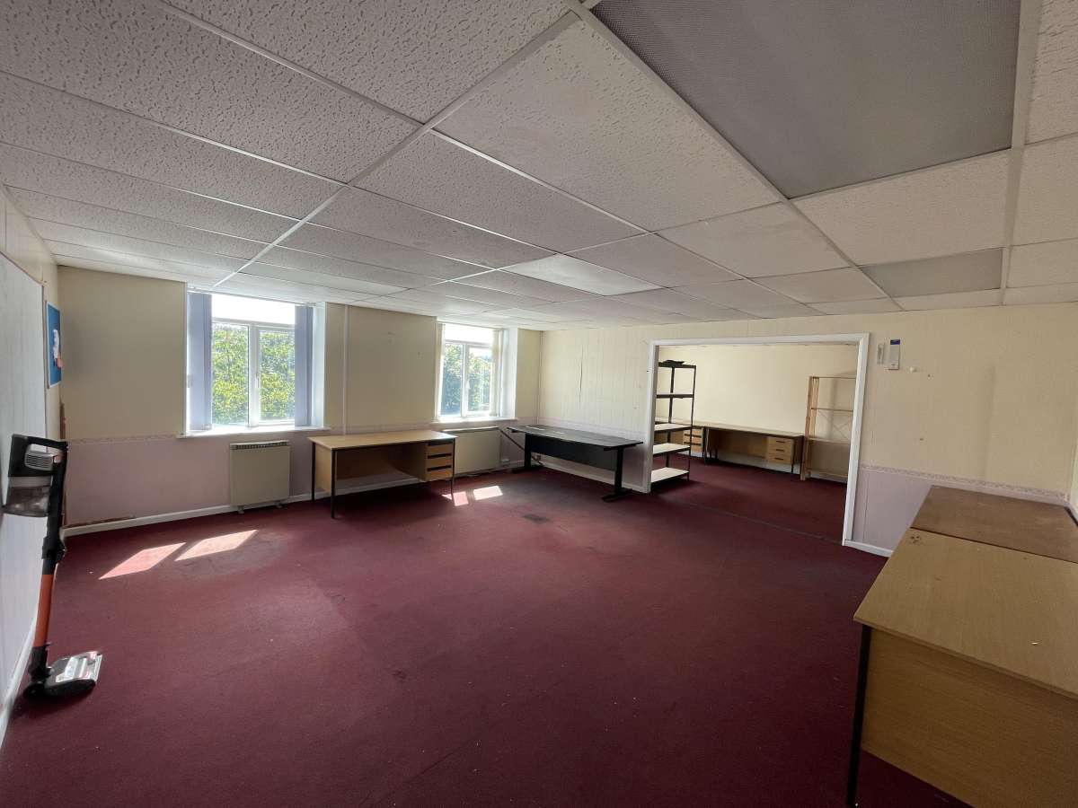 Office in Halifax - photo 4