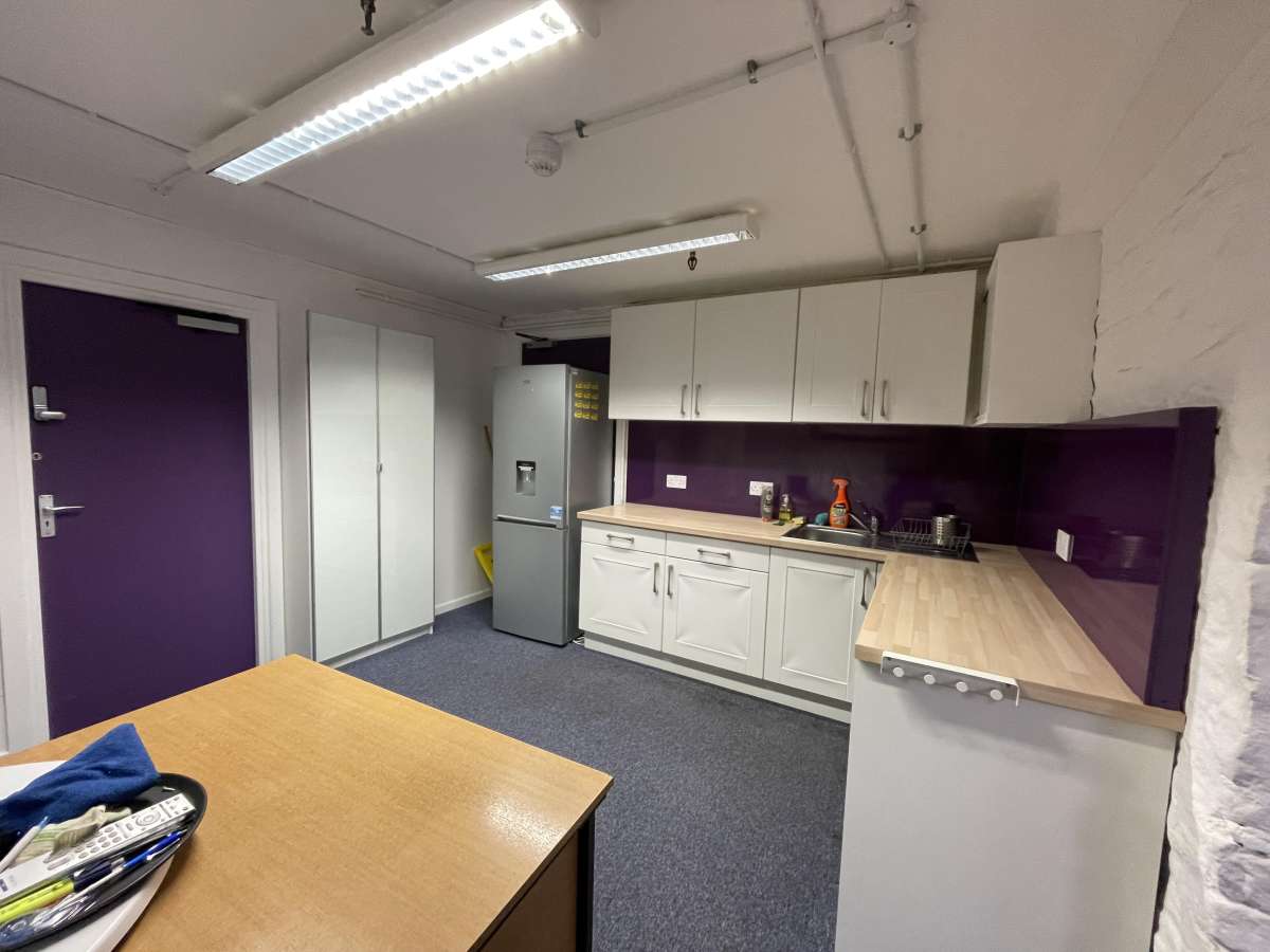Office in Huddersfield - photo 4