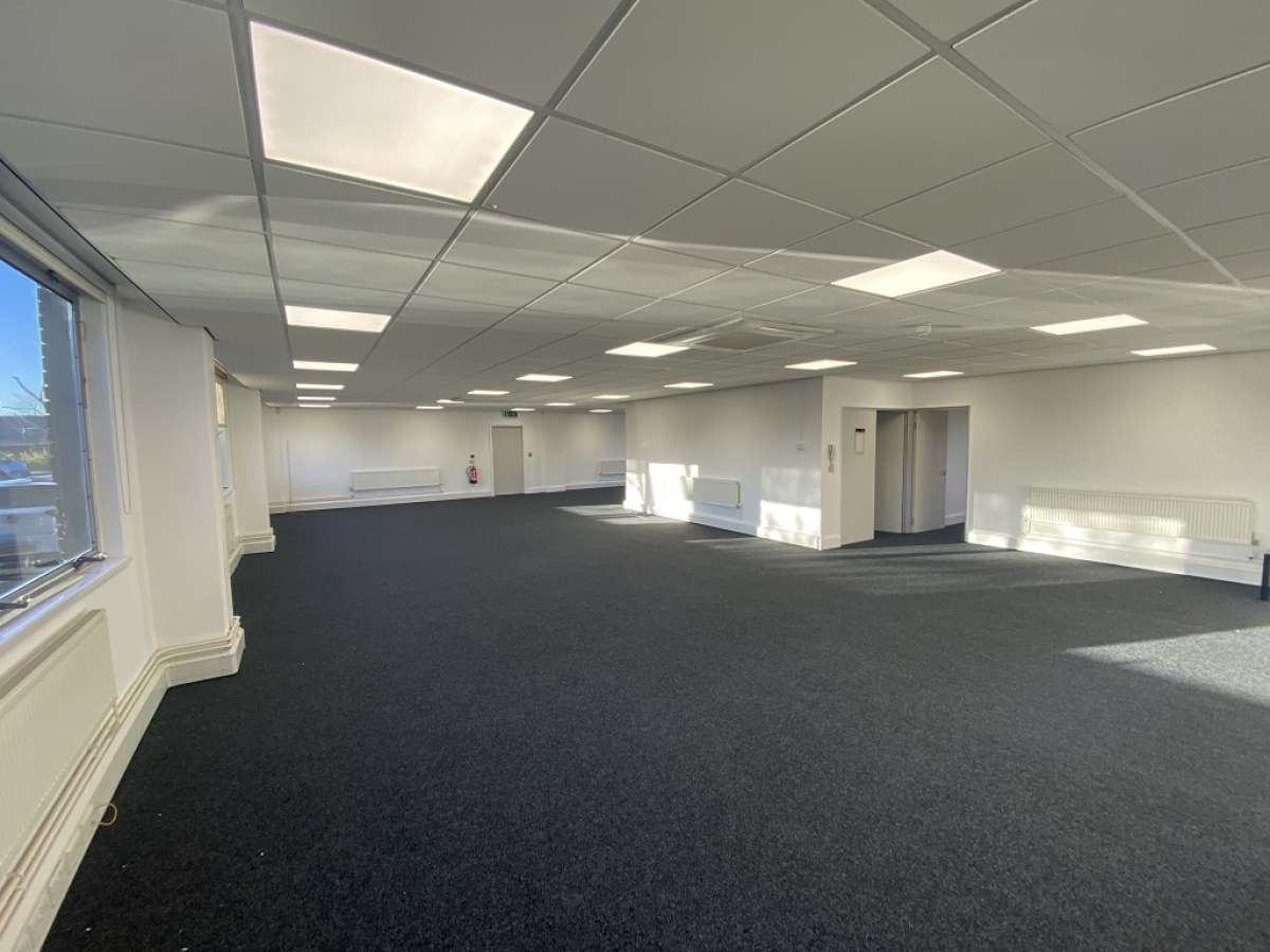 Office in Halesowen - photo 4
