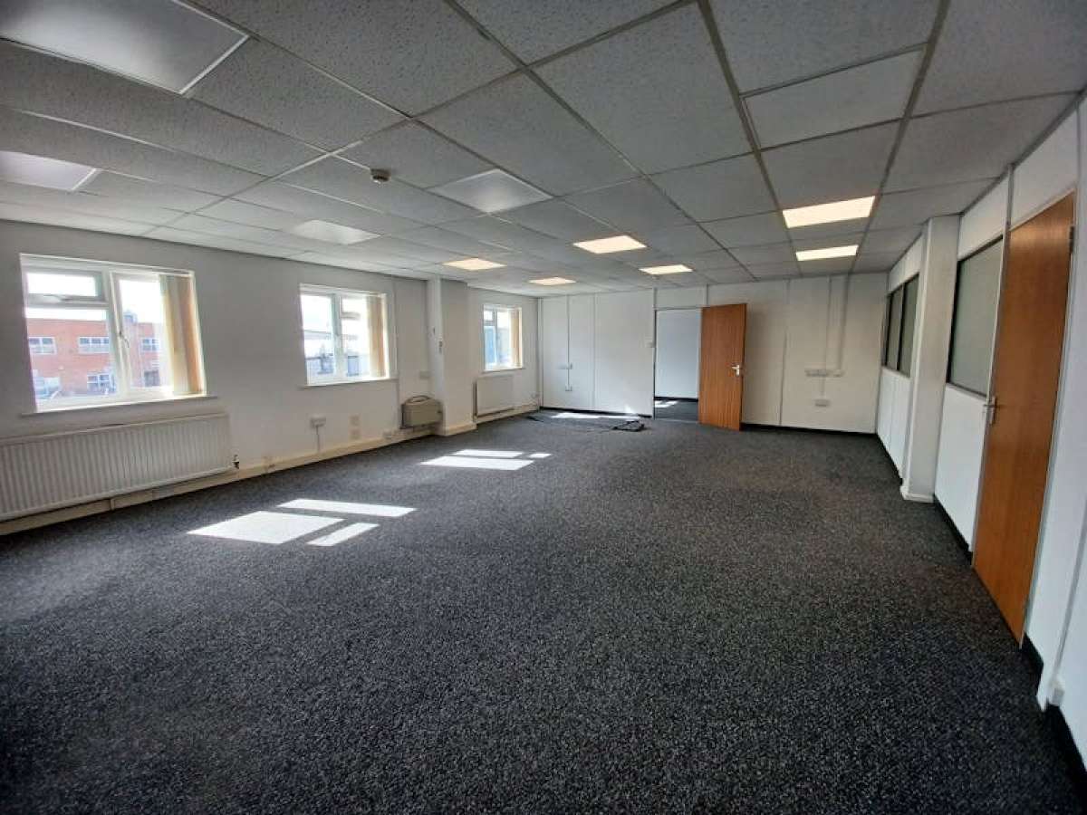 Office in Wimborne - photo 2