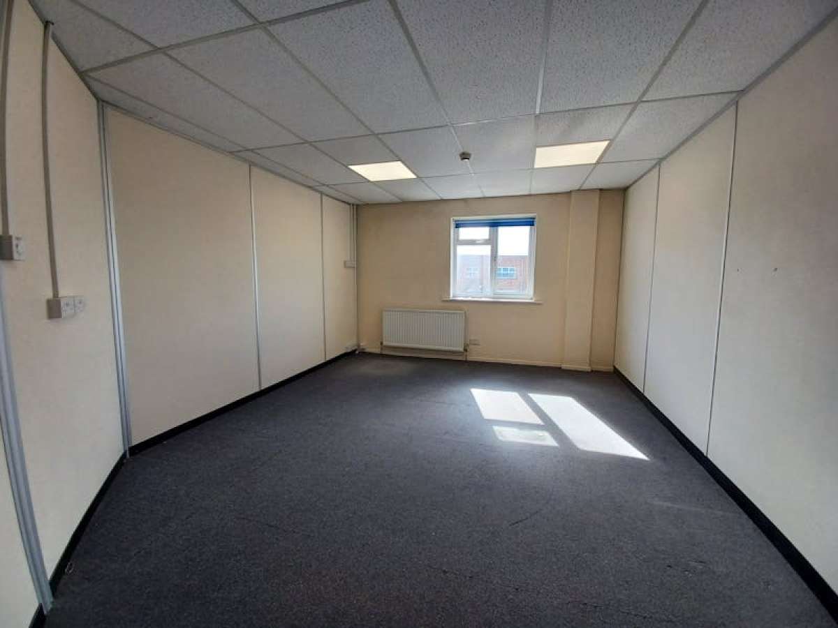 Office in Wimborne - photo 4