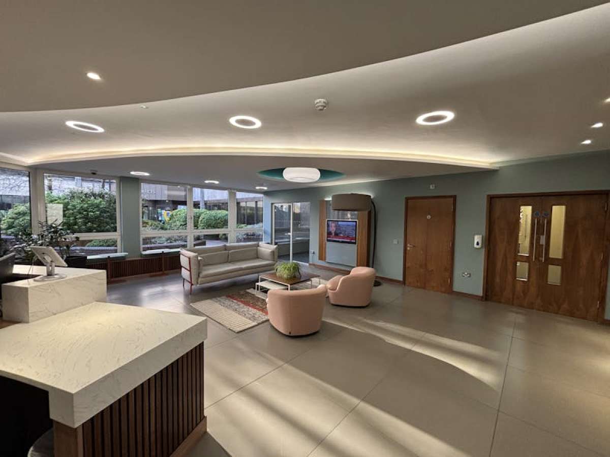 Office in Woking - photo 4