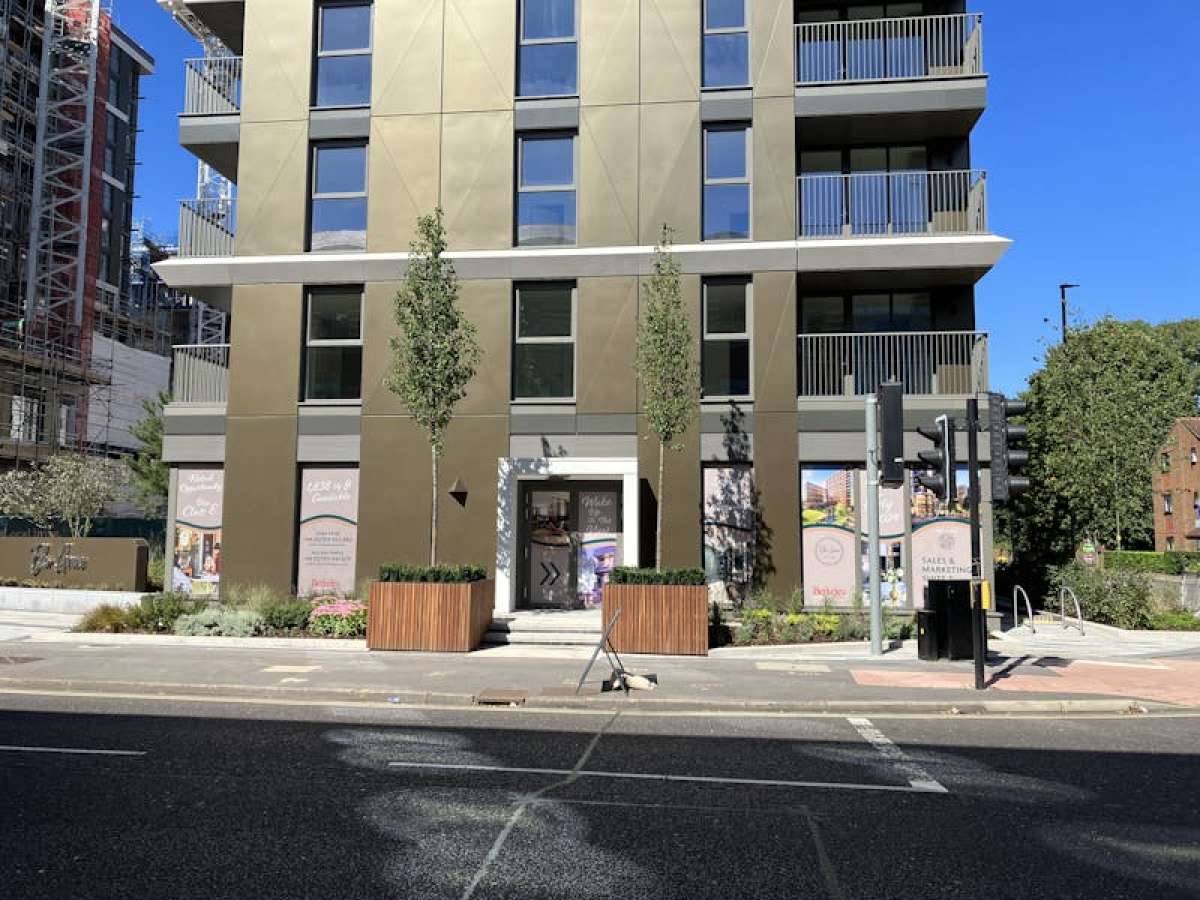 Office in Staines-upon-Thames - photo 2