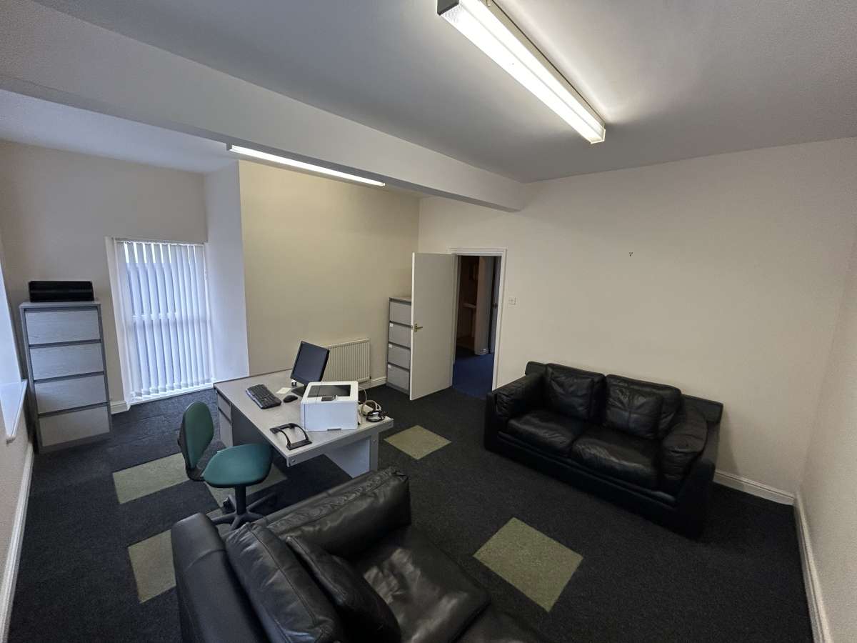 Office in Huddersfield - photo 4