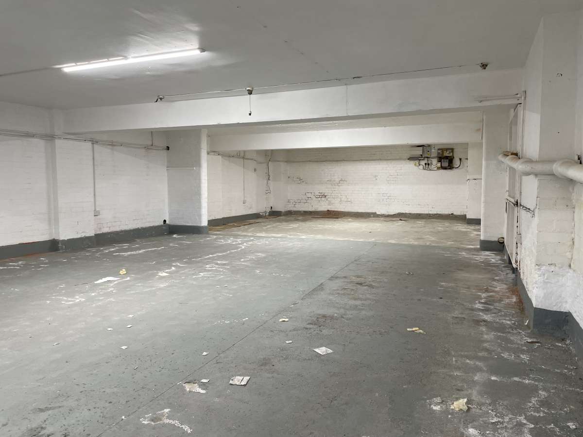 Office in Burton On Trent - photo 3