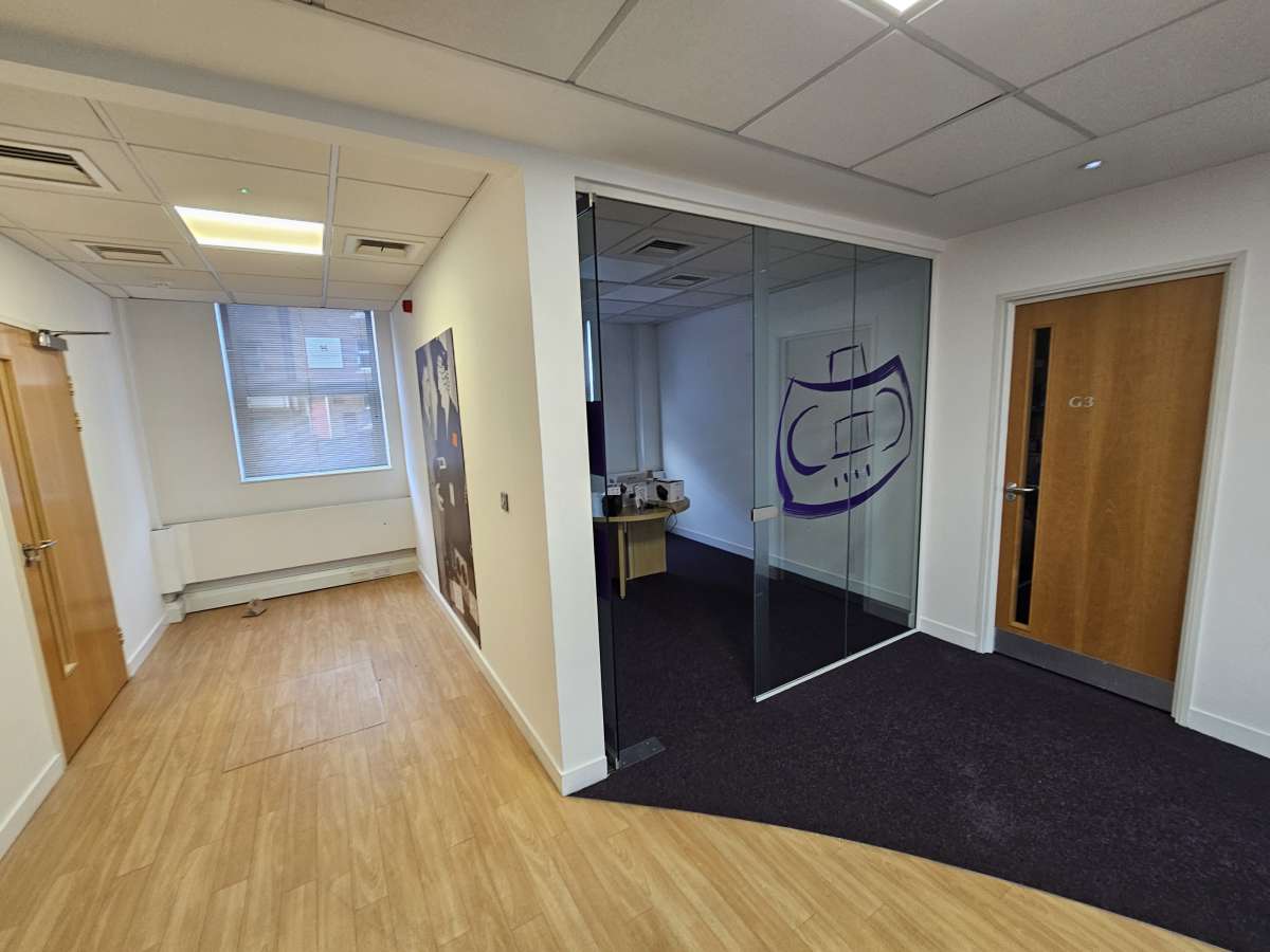 Office in Maidstone - photo 3