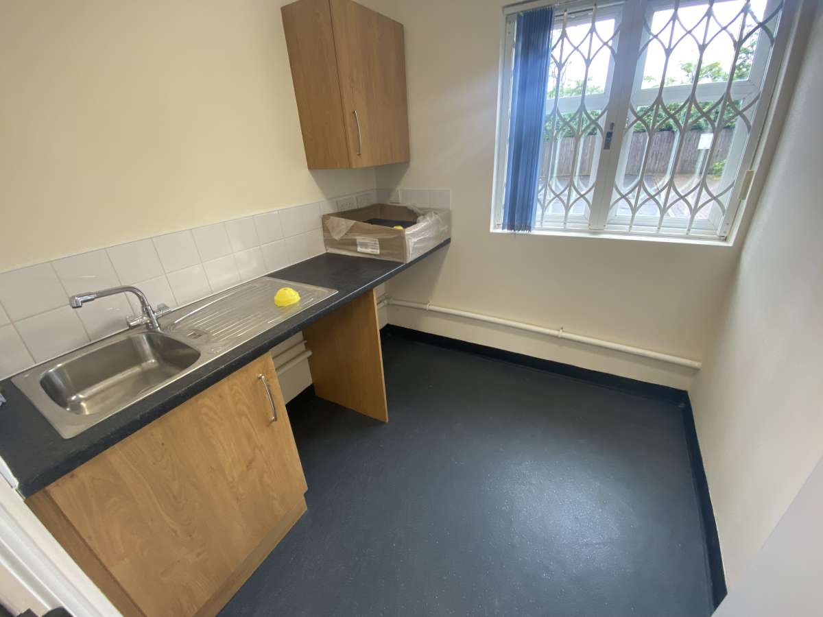 Office in Wolverhampton - photo 4