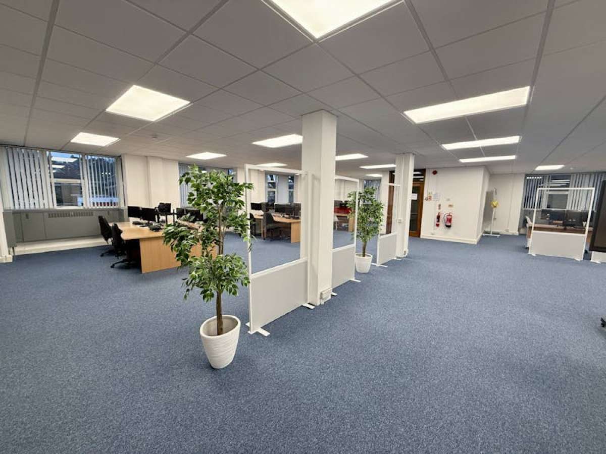 Office in Wimborne - photo 3