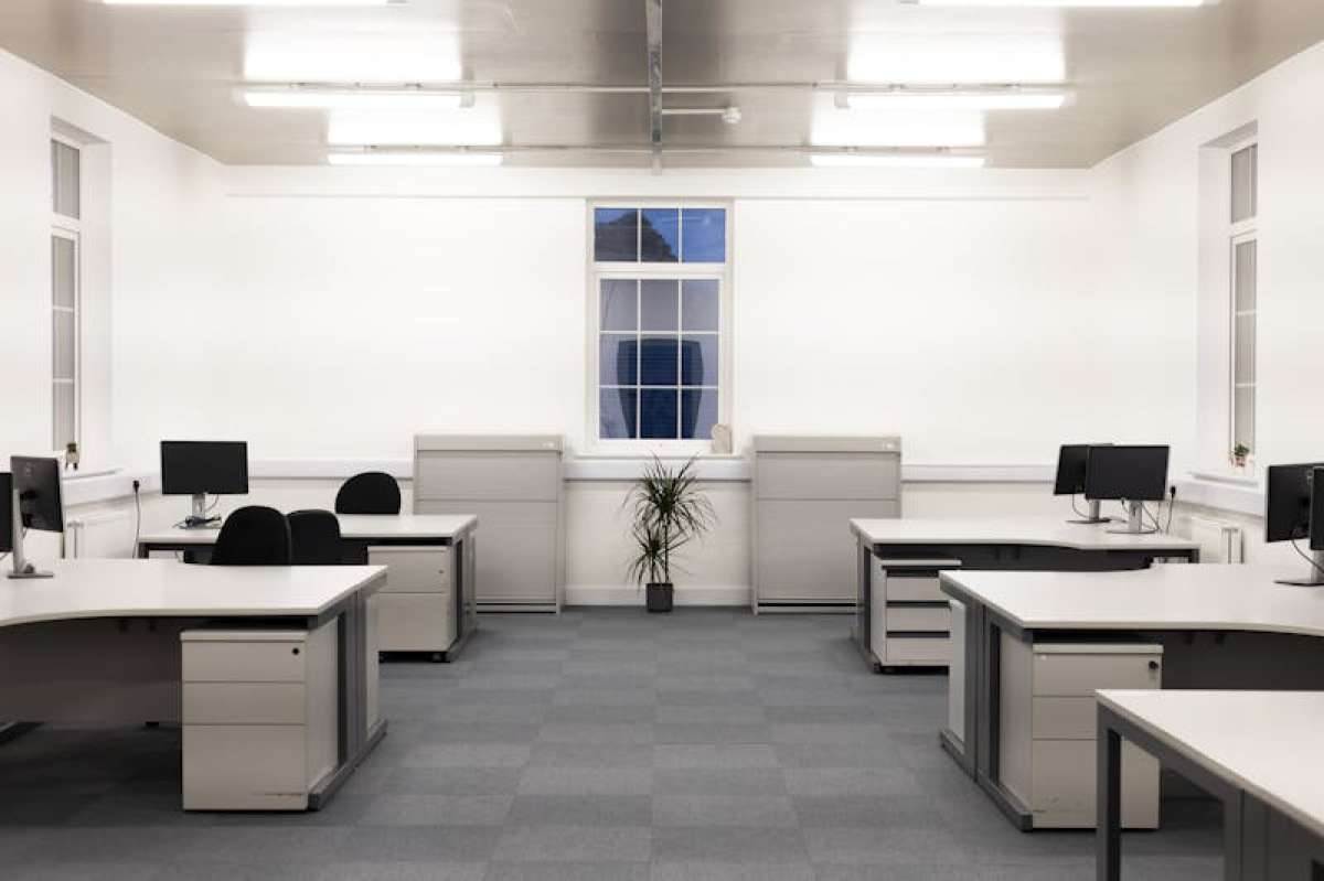 Office in Bordon - photo 2