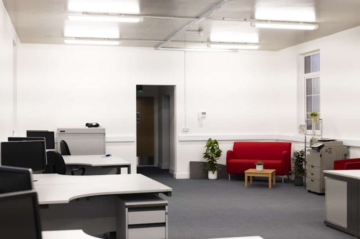 Office in Bordon - photo 4