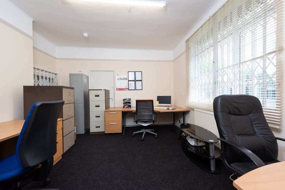 Office in Bordon - photo 4