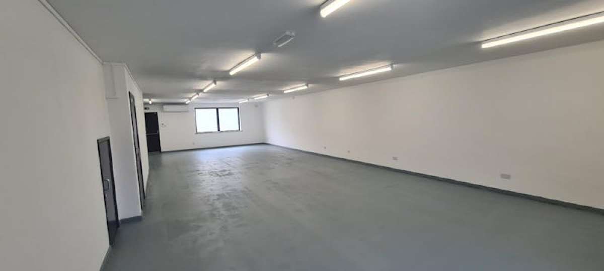 Office in Woking - photo 4