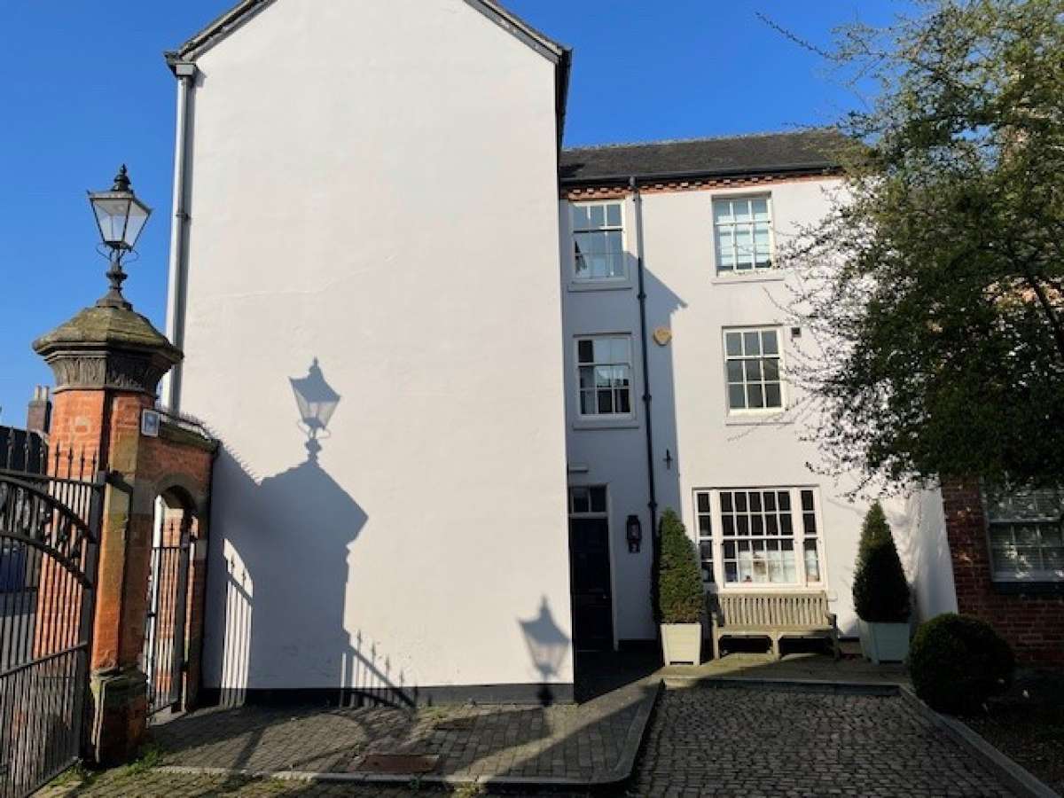 Office in Burton On Trent - photo 2