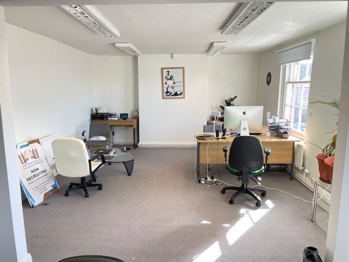 Office in Burton On Trent - photo 3