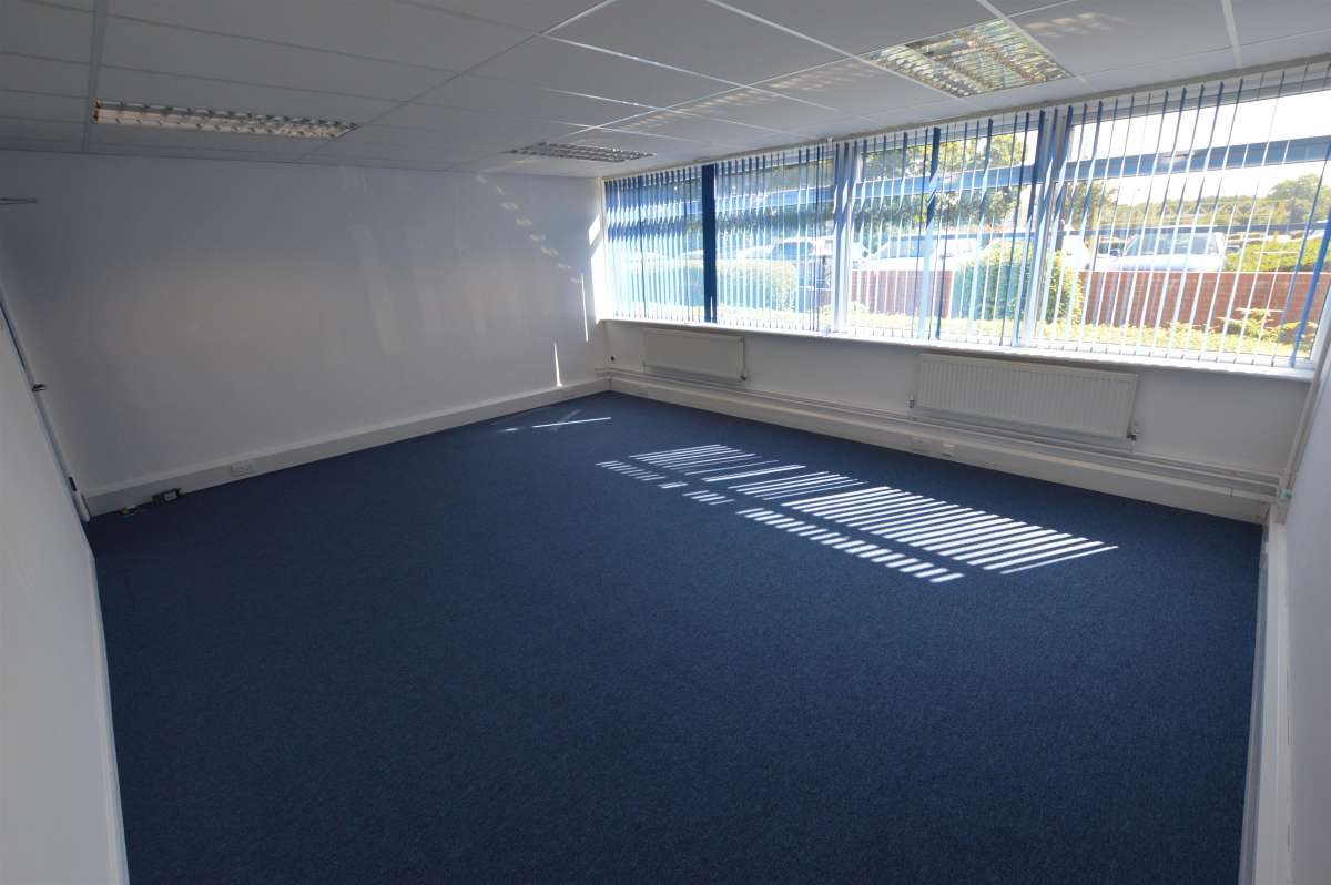 Office in Croydon - photo 2