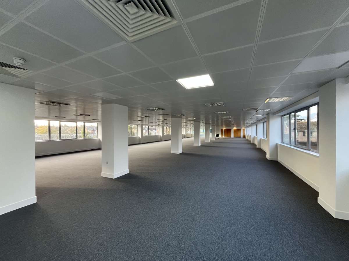 Office in Crawley - photo 2