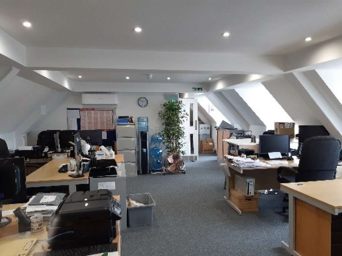 Office in Tadworth - photo 2