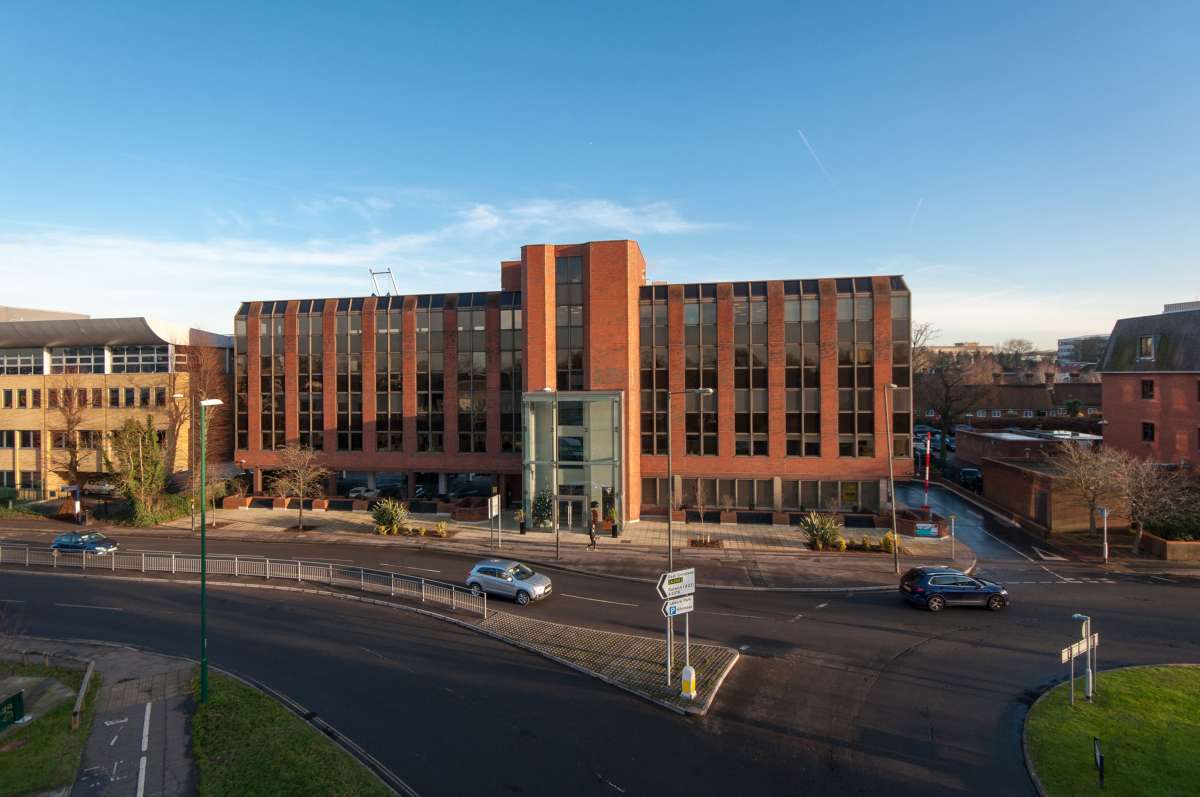 Office in Crawley - photo 2